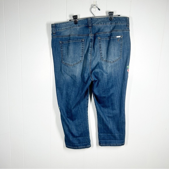 Melissa McCarthy x Seven 7 Distressed and Floral Embroidered Cropped Jeans 18W - Picture 2 of 9